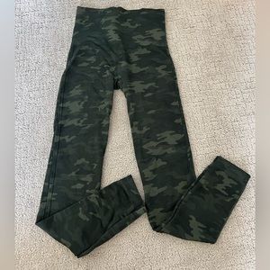 Spanx Seamless Camo Leggings Size Small